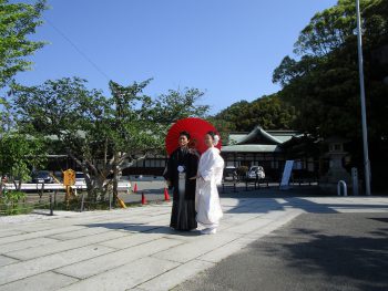 宮地嶽神社で赤番傘 写真前撮り
